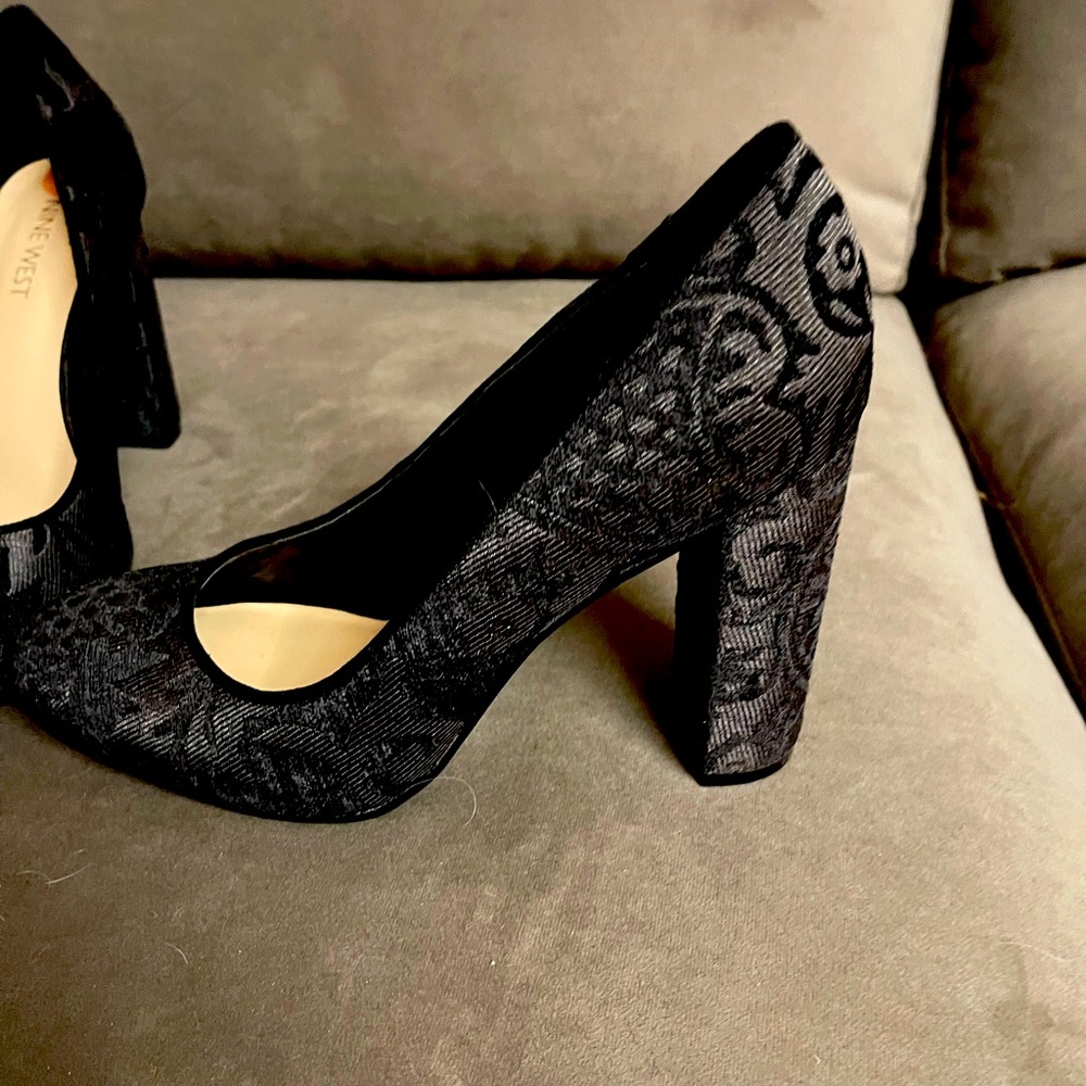 Black Nine West chunky heel pump -  size 7